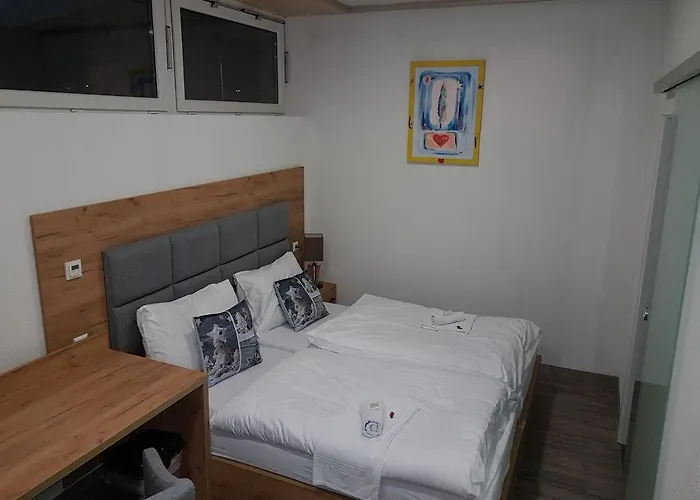 Pension Central Semmering Земмеринг